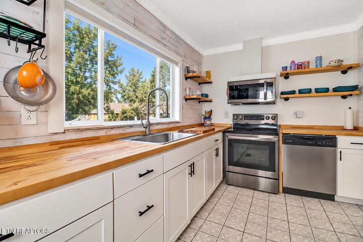 Property Photo:  122 Cross Ave  TN 37321 