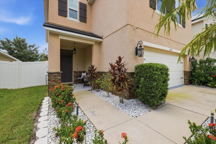 Property Photo: 10519 Whispering Hammock Drive FL 33578