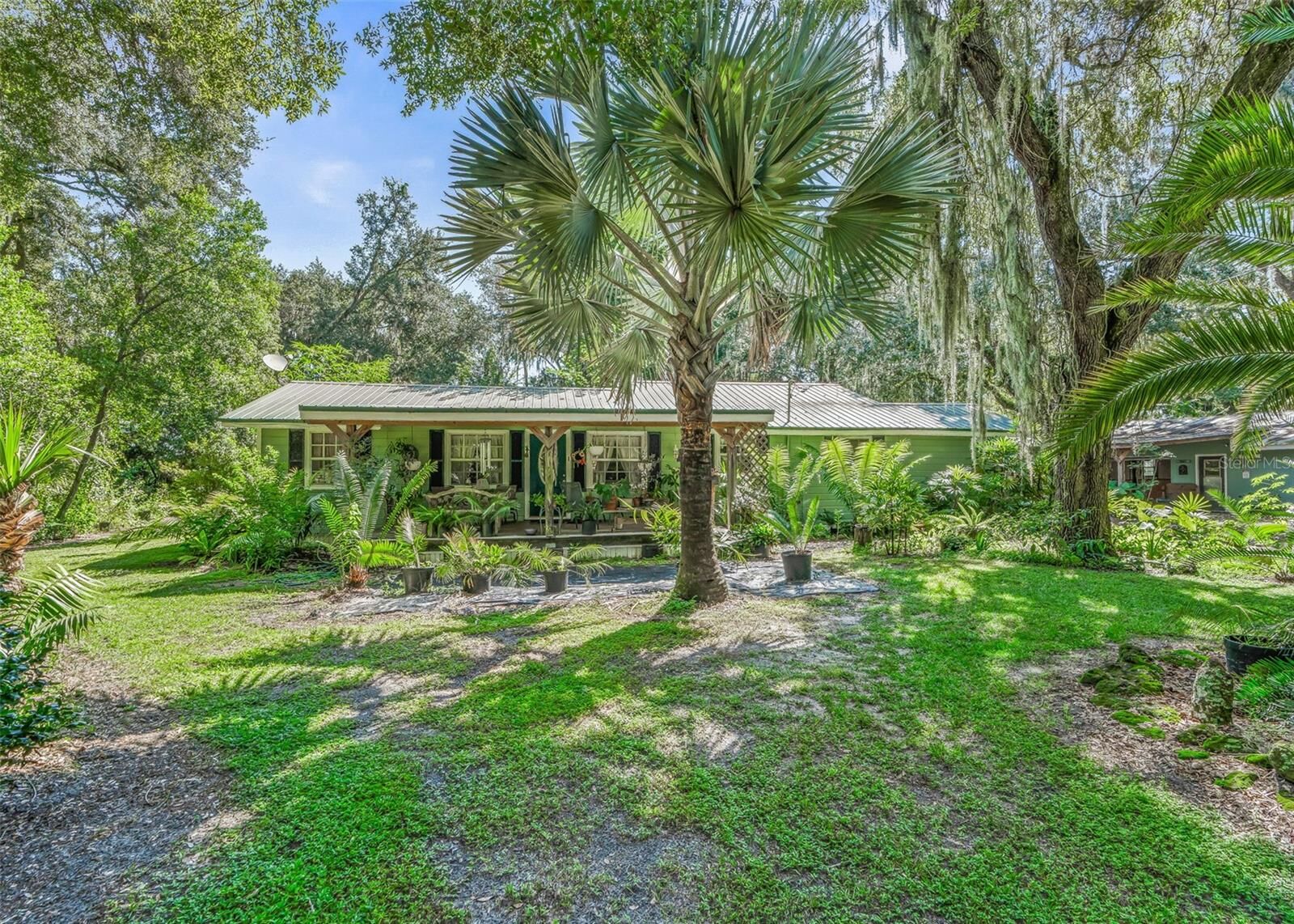 Property Photo: 1295 N US 301 FL 33585