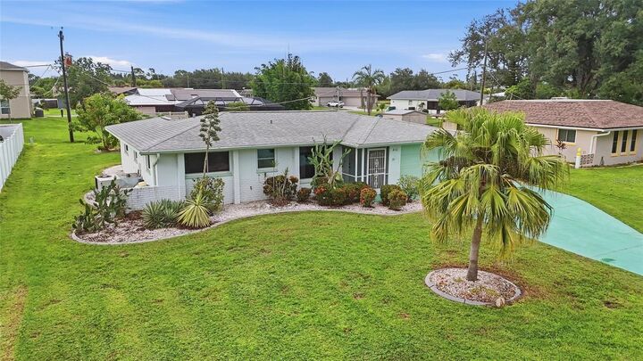 Property Photo:  418 Cypress Avenue NW  FL 33952 