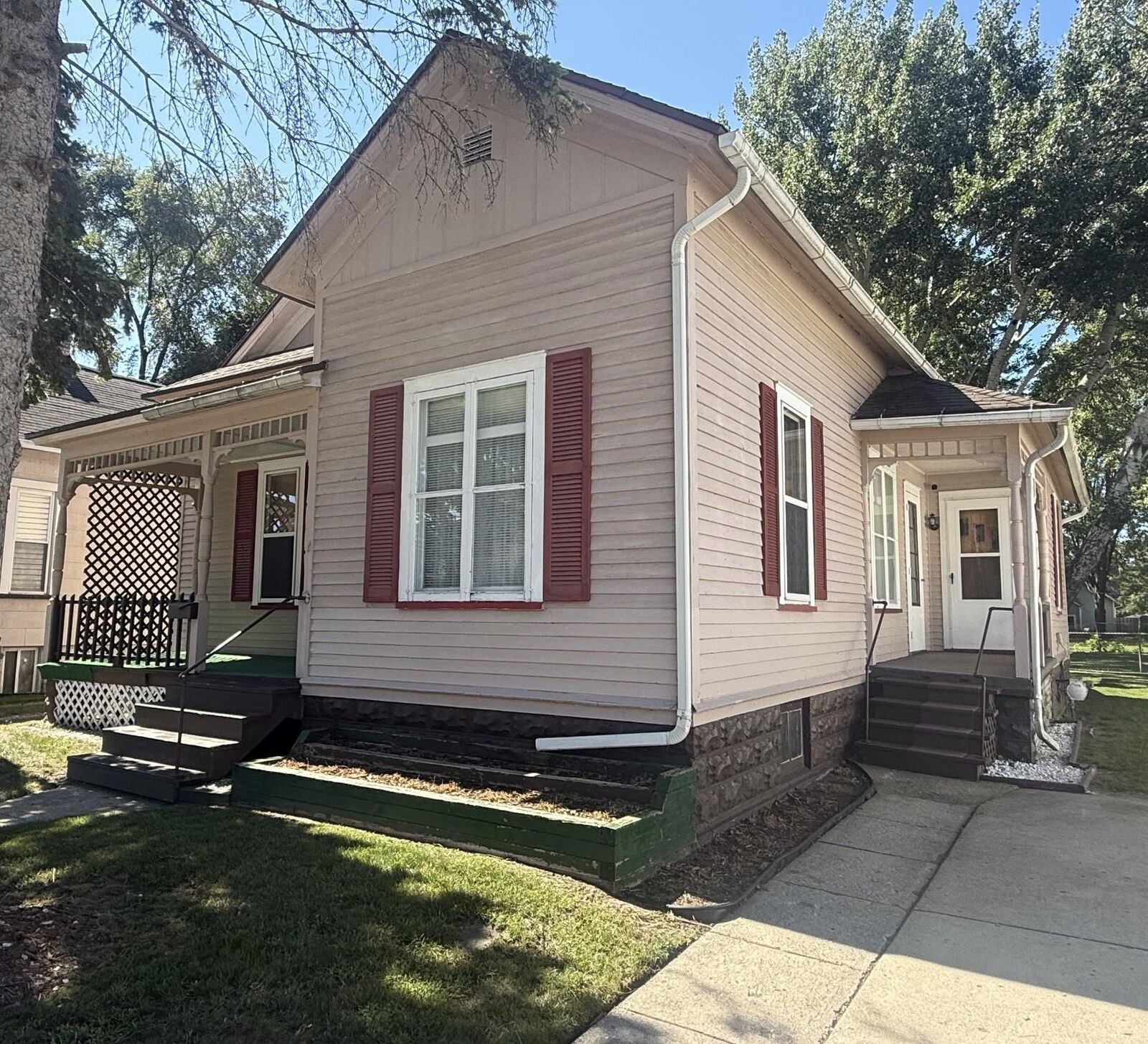 Property Photo:  510 S Wenona Street  MI 48706 