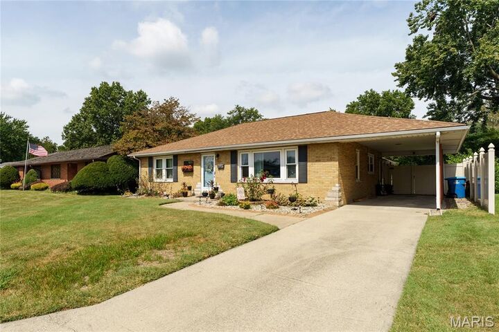 Property Photo:  1611 Clark Avenue  IL 62040 