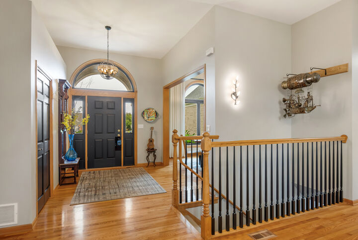 Property Photo:  1308 Sandhill Court  IL 60002 