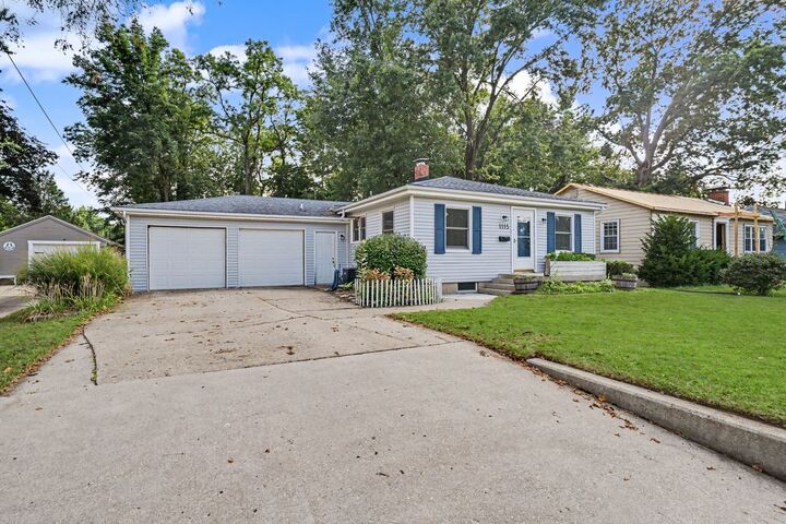 Property Photo:  1115 Hovey Avenue  IL 61761 