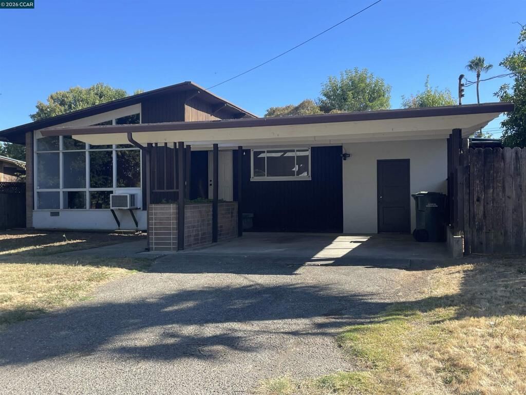 Property Photo: 213 Riley Dr CA 94553