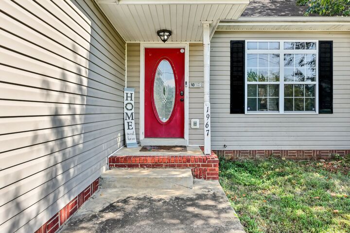 Property Photo: 1967 Whirlaway Cir TN 37042