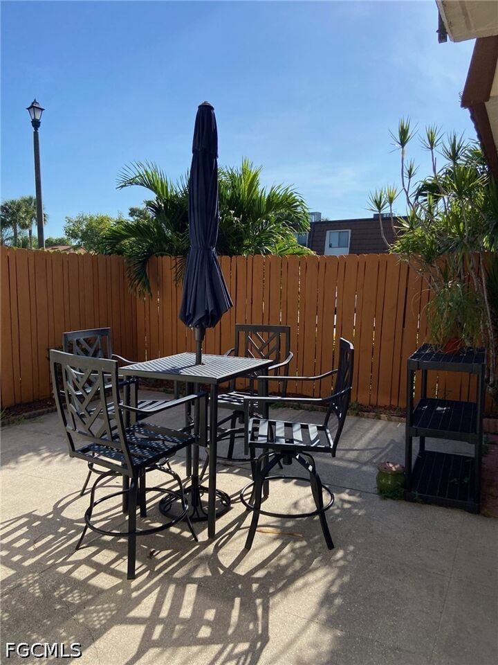 Property Photo:  1442 Park Shore Circle 1  FL 33901 