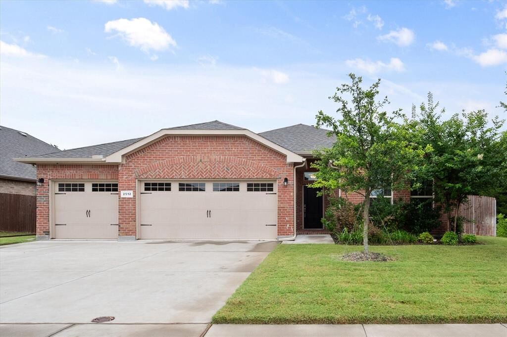 Property Photo: 2512 Clayton Street TX 75154