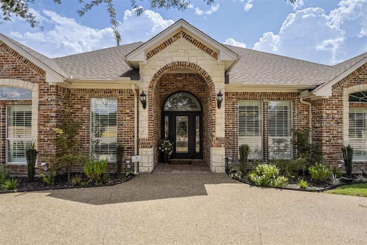 Property Photo: 818 Amherst Drive TX 75165