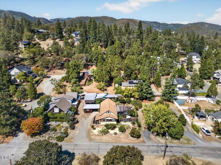 Property Photo: 560 S Oregon Street OR 97530