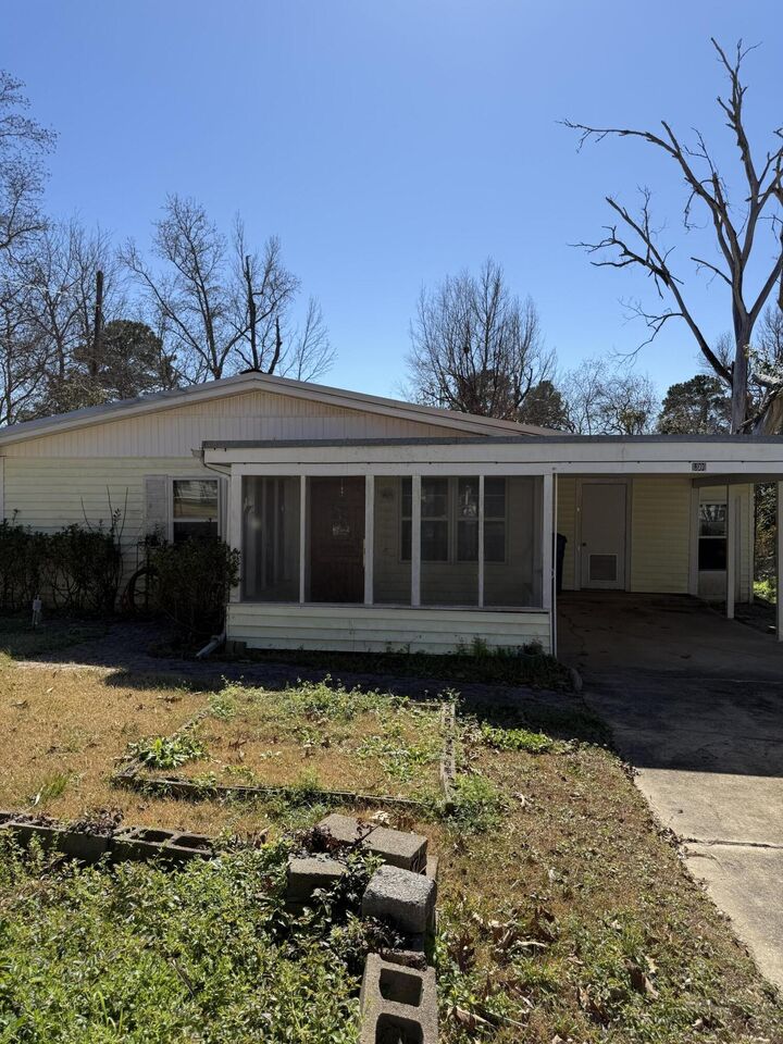 Property Photo: 1301 Oak LA 71446