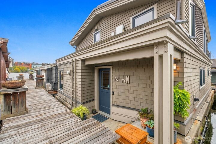 Property Photo: 3146 Portage Bay Place E N WA 98102