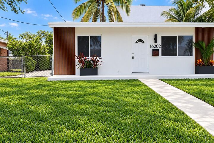 Property Photo: 16202 NE 18th Court FL 33162