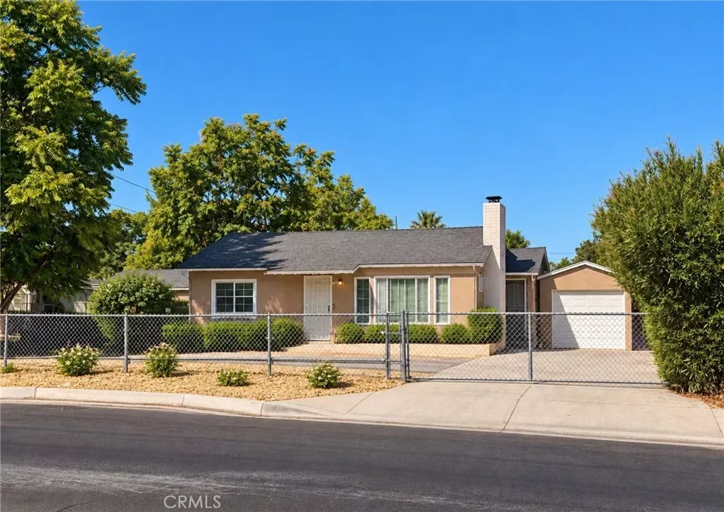 Property Photo: 255 N Yale CA 92544