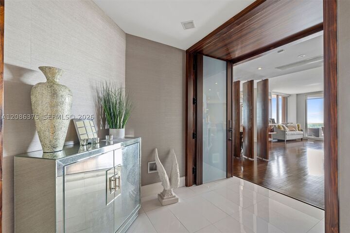 Property Photo: 60 Edgewater Dr 9D FL 33133