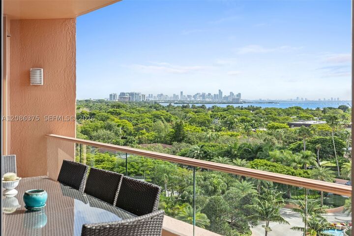 Property Photo: 60 Edgewater Dr 9D FL 33133