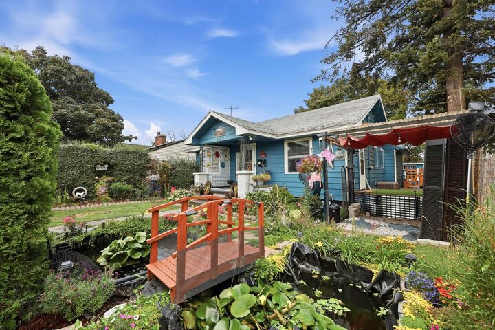 Property Photo:  627 E Empire Ave  WA 99207 
