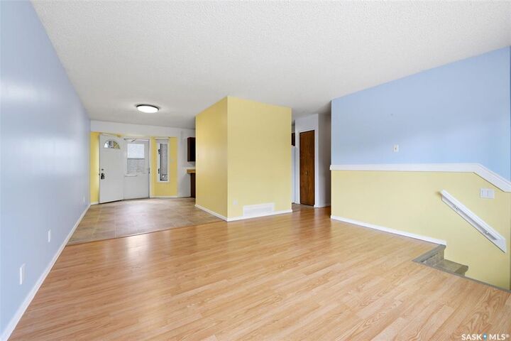 Property Photo:  87 Vernon Crescent  SK S4R 7S8 