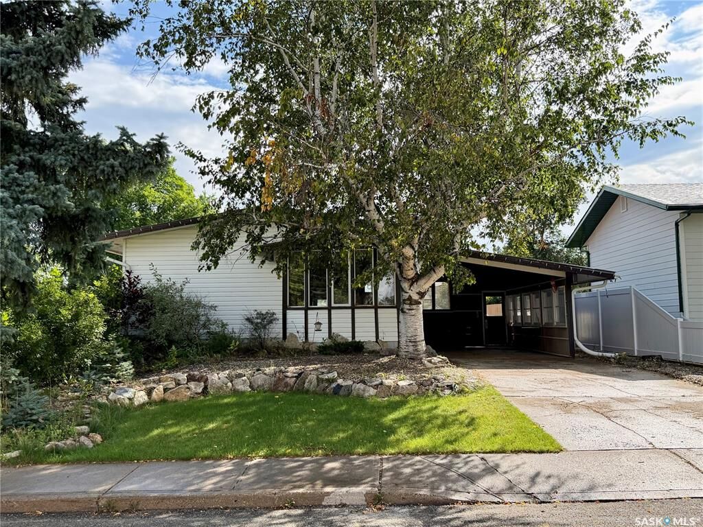 Property Photo:  516 Scotia Street  SK S0E 1A0 