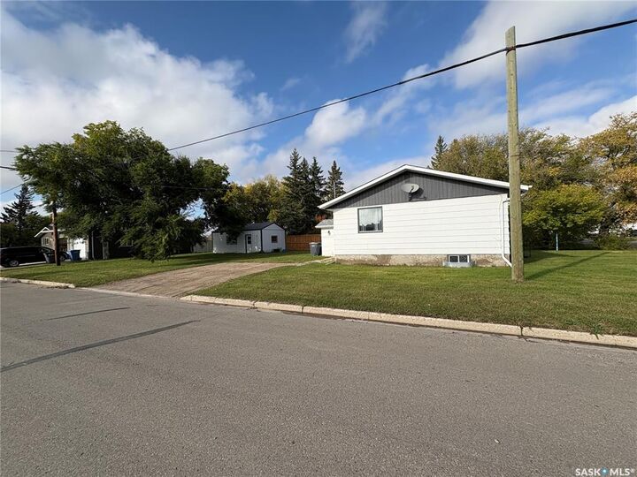 Property Photo:  302 Pitt Street  SK S0A 3L0 