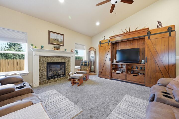 Property Photo:  470 W Hart Street  WY 82834 
