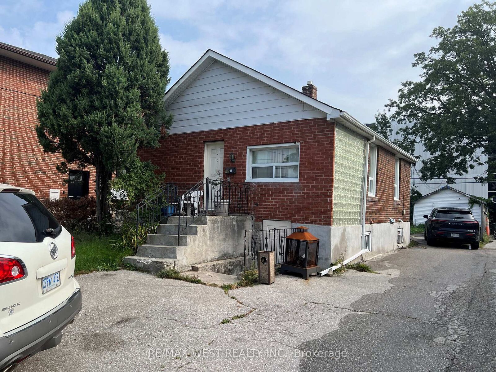 Property Photo:  165 Thirtieth Street  ON M8W 3C3 