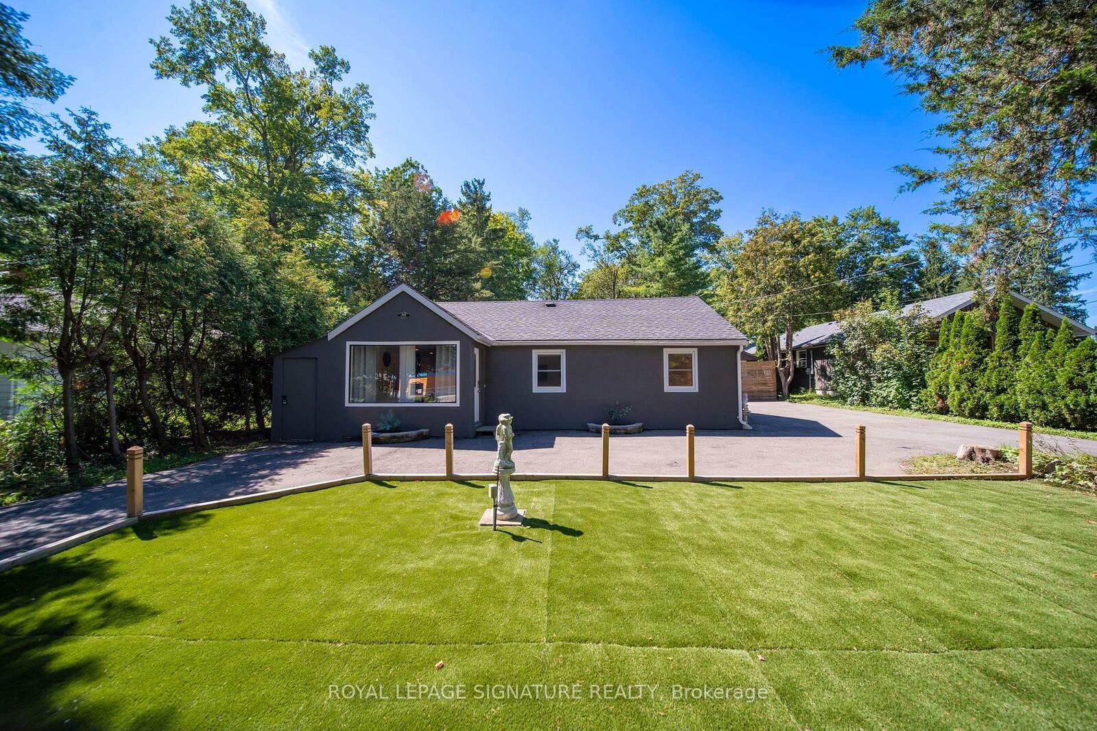 Property Photo:  2020 Kate Avenue  ON L9S 1Y2 