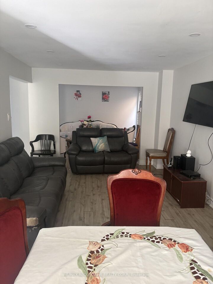 Property Photo:  14 Charcoal Drive Upper  ON M1C 3V1 