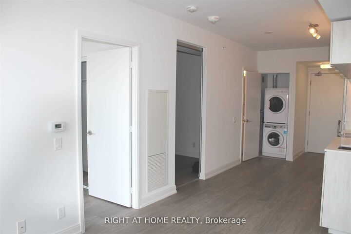 Property Photo:  181 Dundas Street E 1612  ON M5A 0N5 