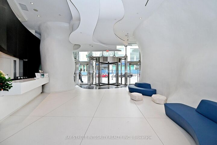 Property Photo:  1 Bloor Street E 1512  ON M4W 0A8 