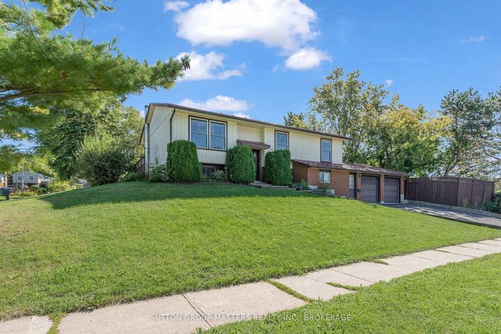 Property Photo:  752 High Gate Park Drive  ON K7M 5Z9 