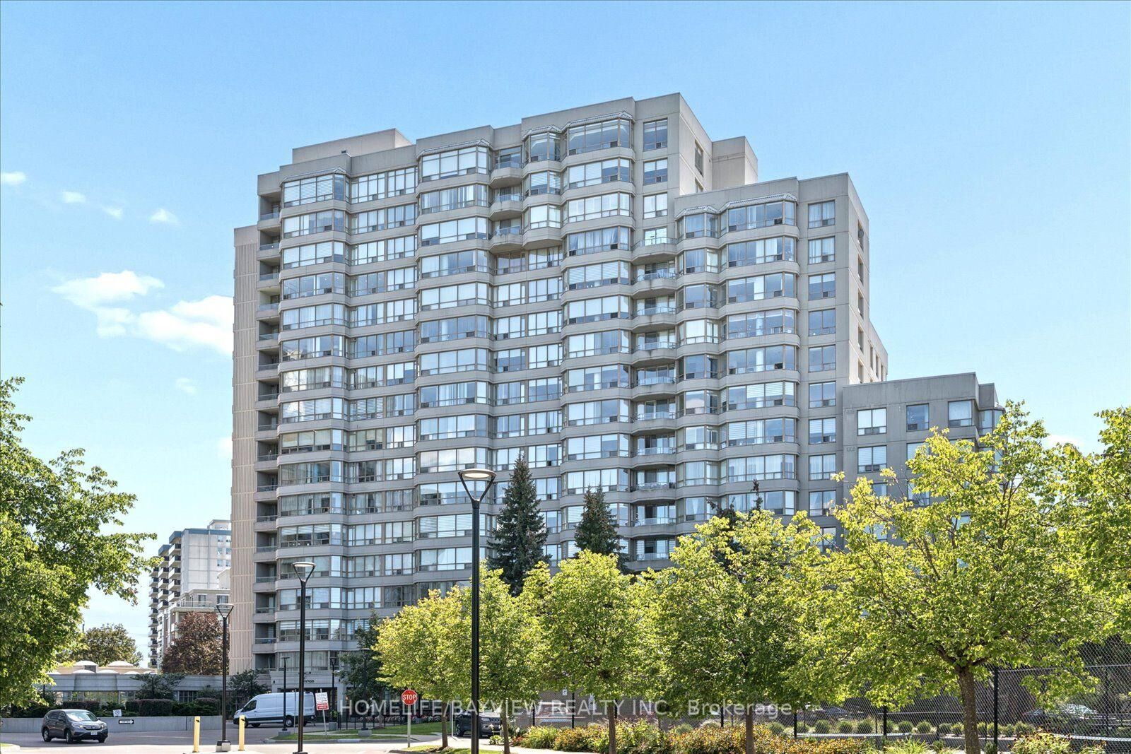 Property Photo: 7 Townsgate Drive 515 ON L4J 7Z9