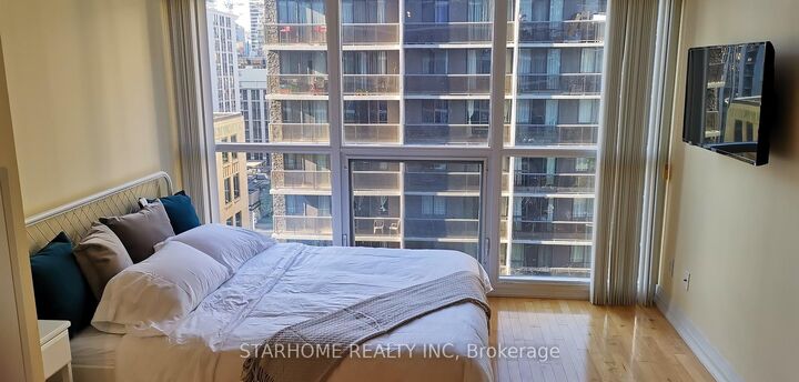 Property Photo:  25 Carlton Street 1509  ON M5B 1L4 