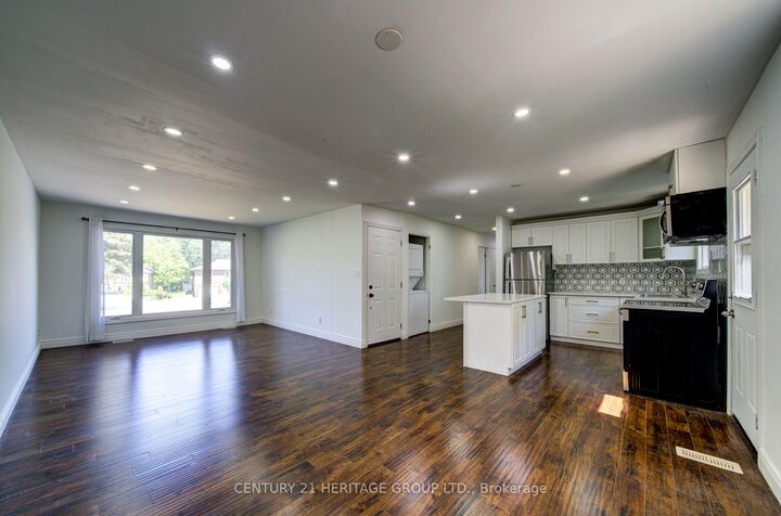 Property Photo:  200 Ferndale Drive N  ON L4N 9W1 