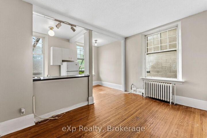 Property Photo:  109 Downie Street 25  ON N5A 1X2 