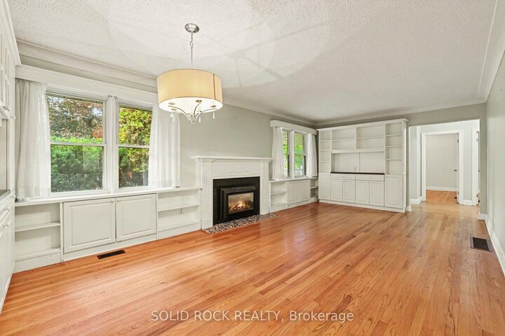 Property Photo:  889 Mountainview Avenue  ON K2B 5G1 