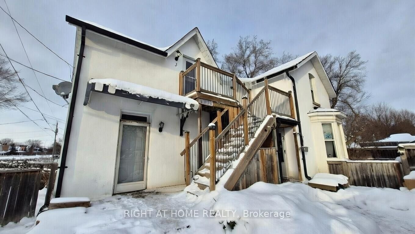 Property Photo:  178 Adelaide Avenue E 1  ON L1G 1Z4 