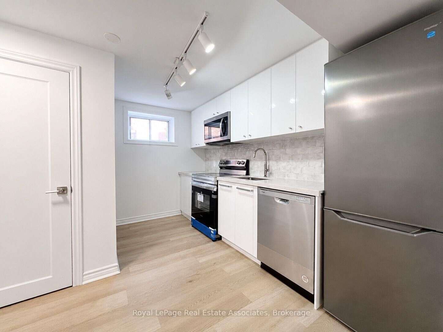 Property Photo:  20 Silvercrest Avenue Bsmt  ON M8W 2S4 