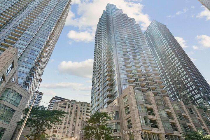 Property Photo:  2181 Yonge Street 2804  ON M4S 2B1 