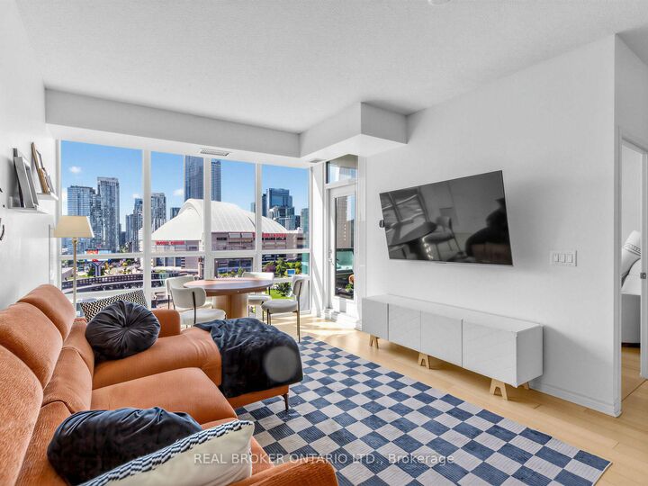 Property Photo: 25 Lower Simcoe Street 1717 ON M5J 3A1