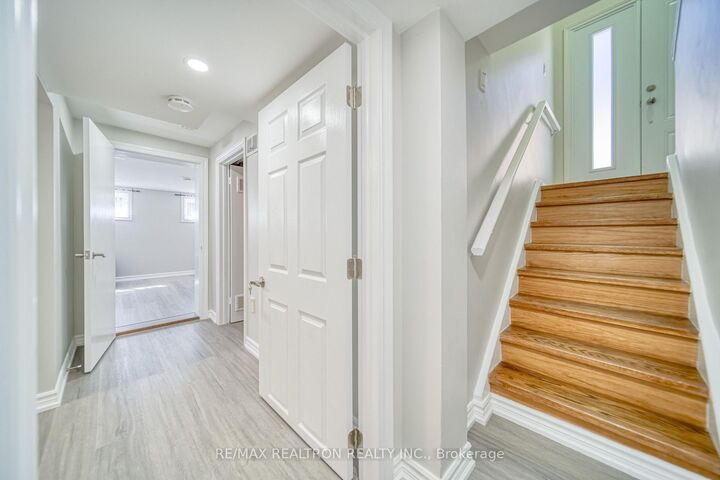 Property Photo:  36 Beaver Valley Road Unit #1  ON M3H 4S1 