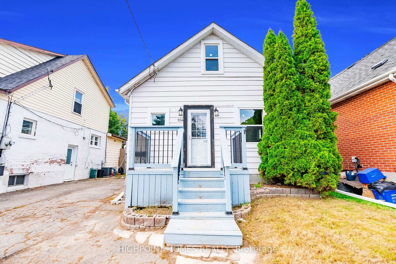 Property Photo:  104 Park Road S  ON L1J 4G9 