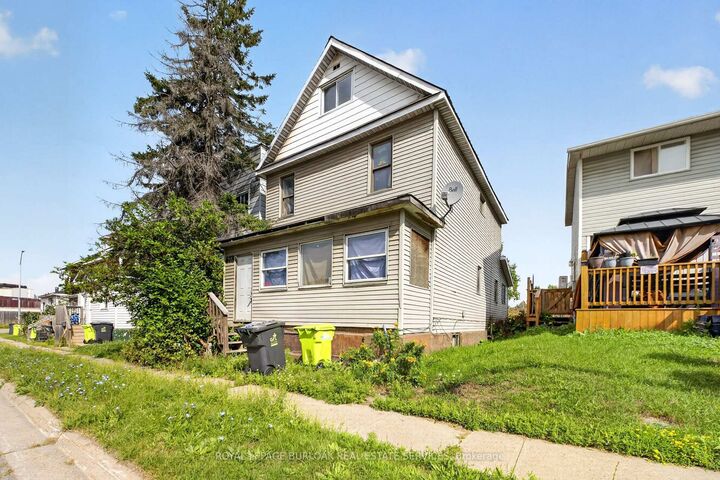 Property Photo:  678 Albert Street W  ON P6A 1C6 
