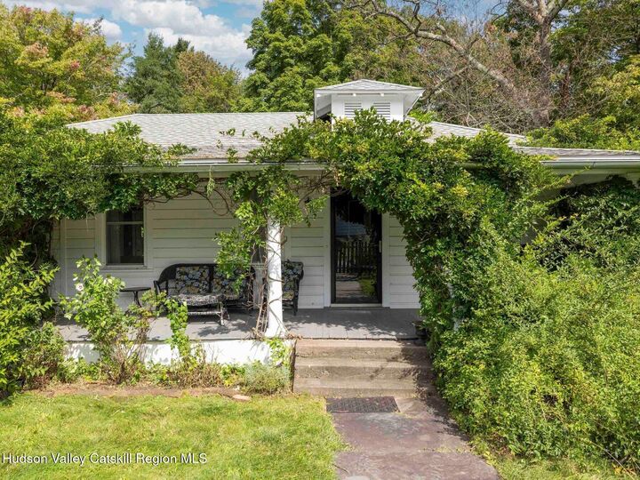 Property Photo:  692-698 Ny-32A  NY 12463 