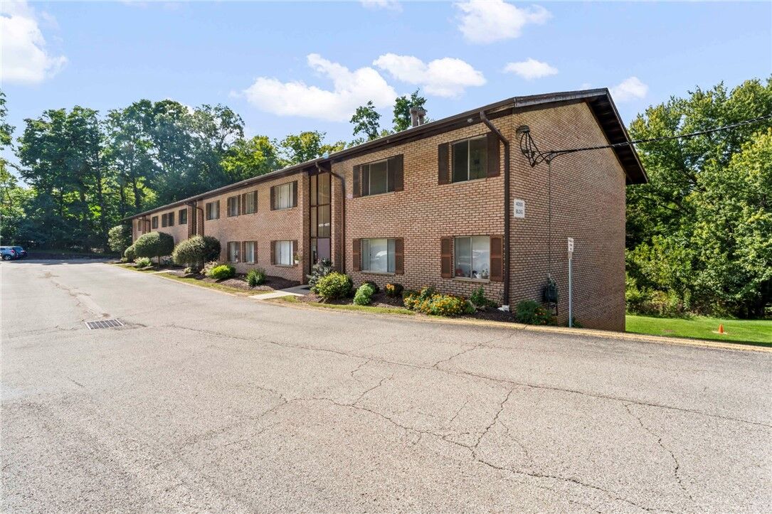 Property Photo:  4073 Sanlin Dr  PA 15108 