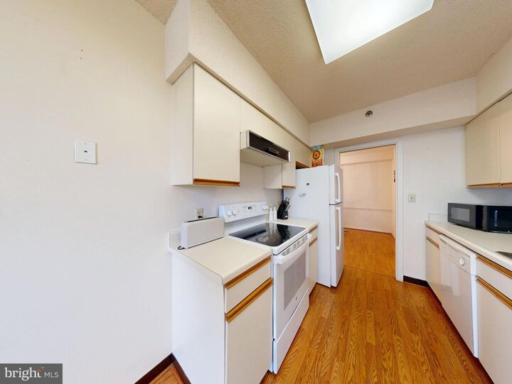 Property Photo: 5505 Seminary Road 1101N VA 22041