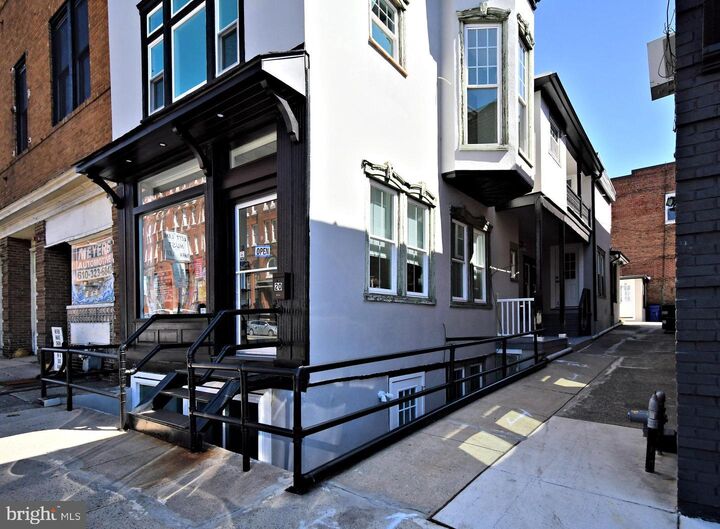 Property Photo:  