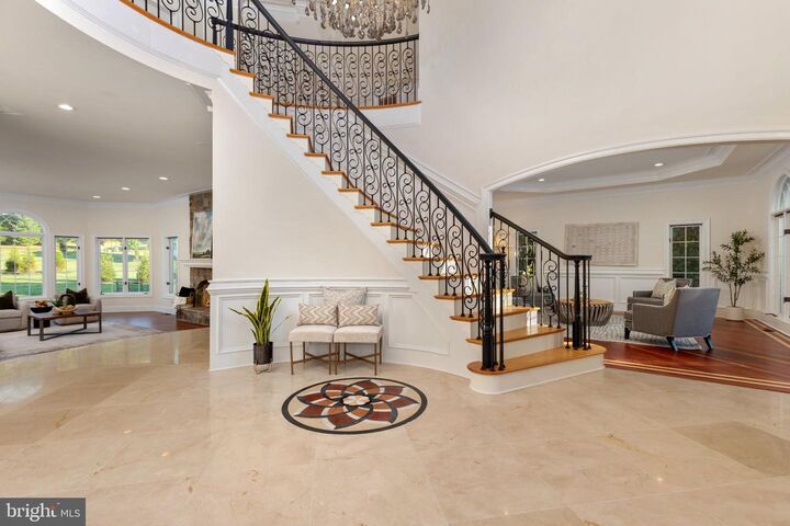 Property Photo: 40163 Beacon Hill Drive VA 20176