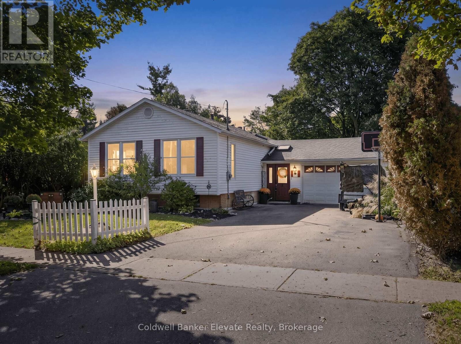 Property Photo:  32 Chelvin Drive  ON L7G 4P9 