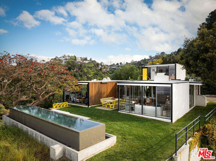 Property Photo: 2977 Passmore Dr CA 90068